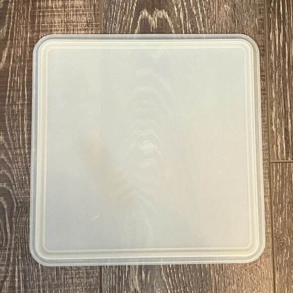 Tupperware Square Container with Lid - Picture 9 of 10
